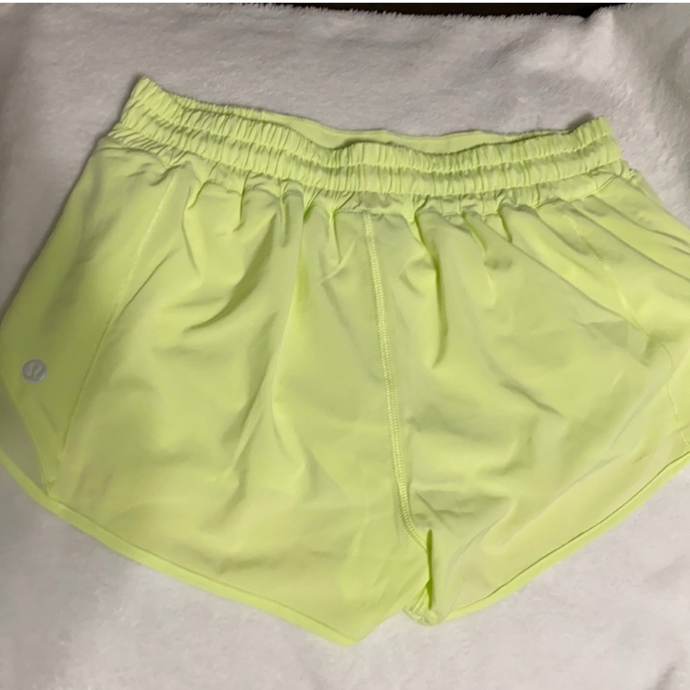 Lululemon Hotty-Hot Low Rise Short - 2.5"